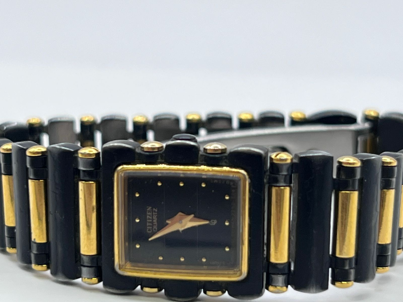 Citizen Quartz Elegance Black Resin Two-Tone (Ref. 5920)