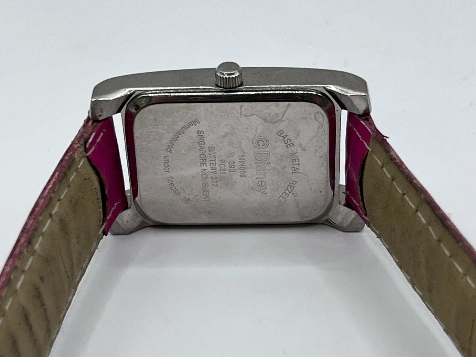Disney Minnie Mouse Character Rectangular Pink Leather Watch - Imagen 3