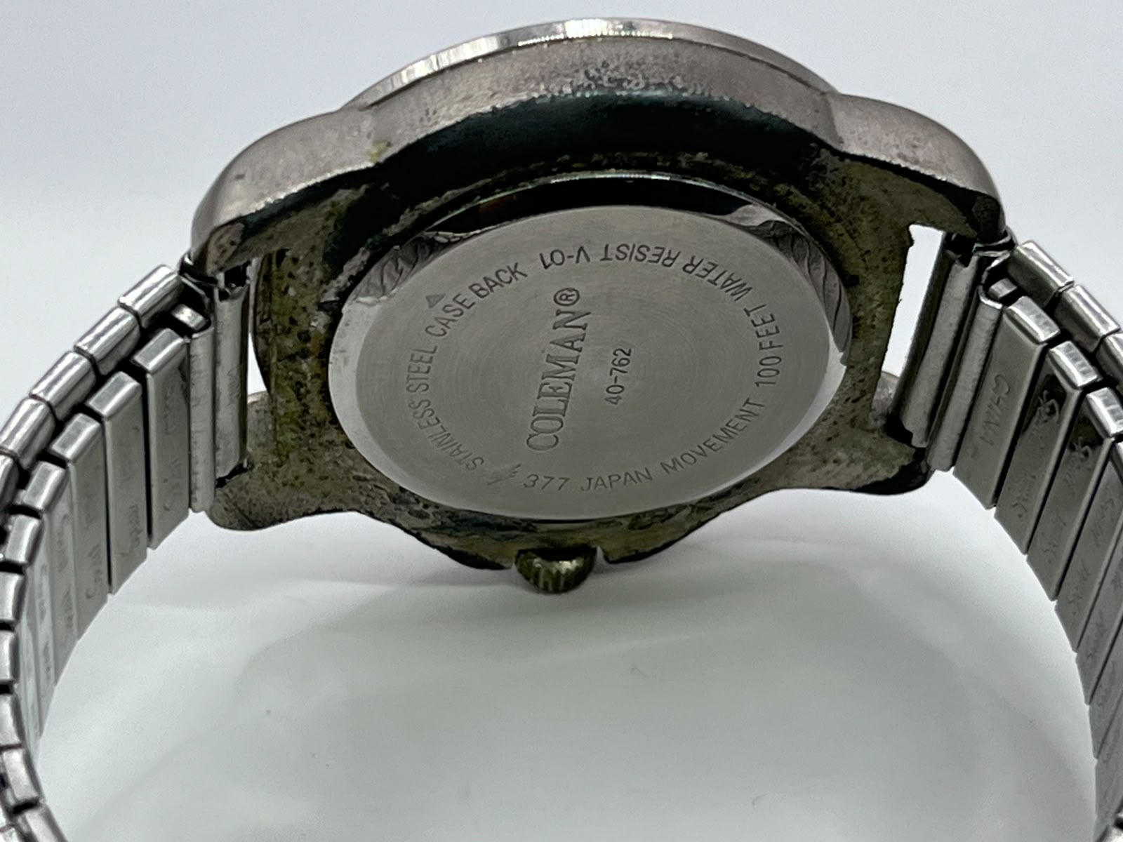 Coleman Water Resistant 100 Feet Fuchsia Expansion Watch - Imagen 5