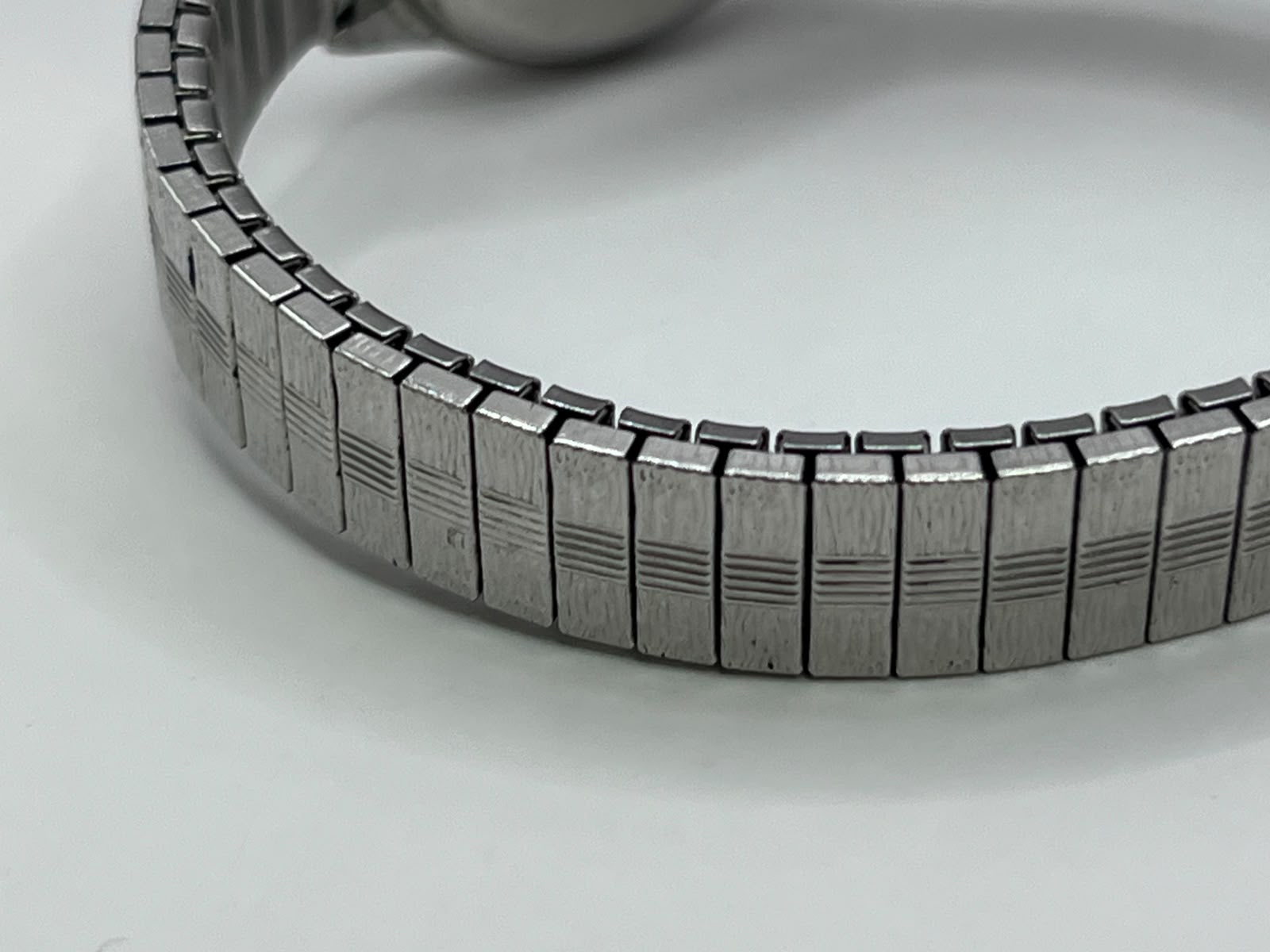 Disney Mickey Mouse Character Watch Silver Expansion Band - Imagen 5