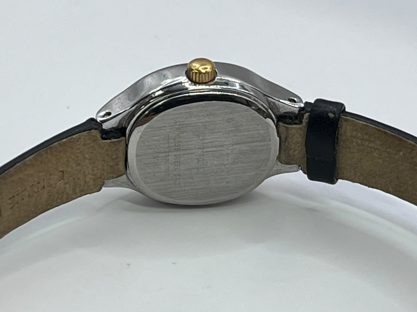 Timex Women's Oval Two-Tone Black Leather Watch TW019HL11 - Imagen 3