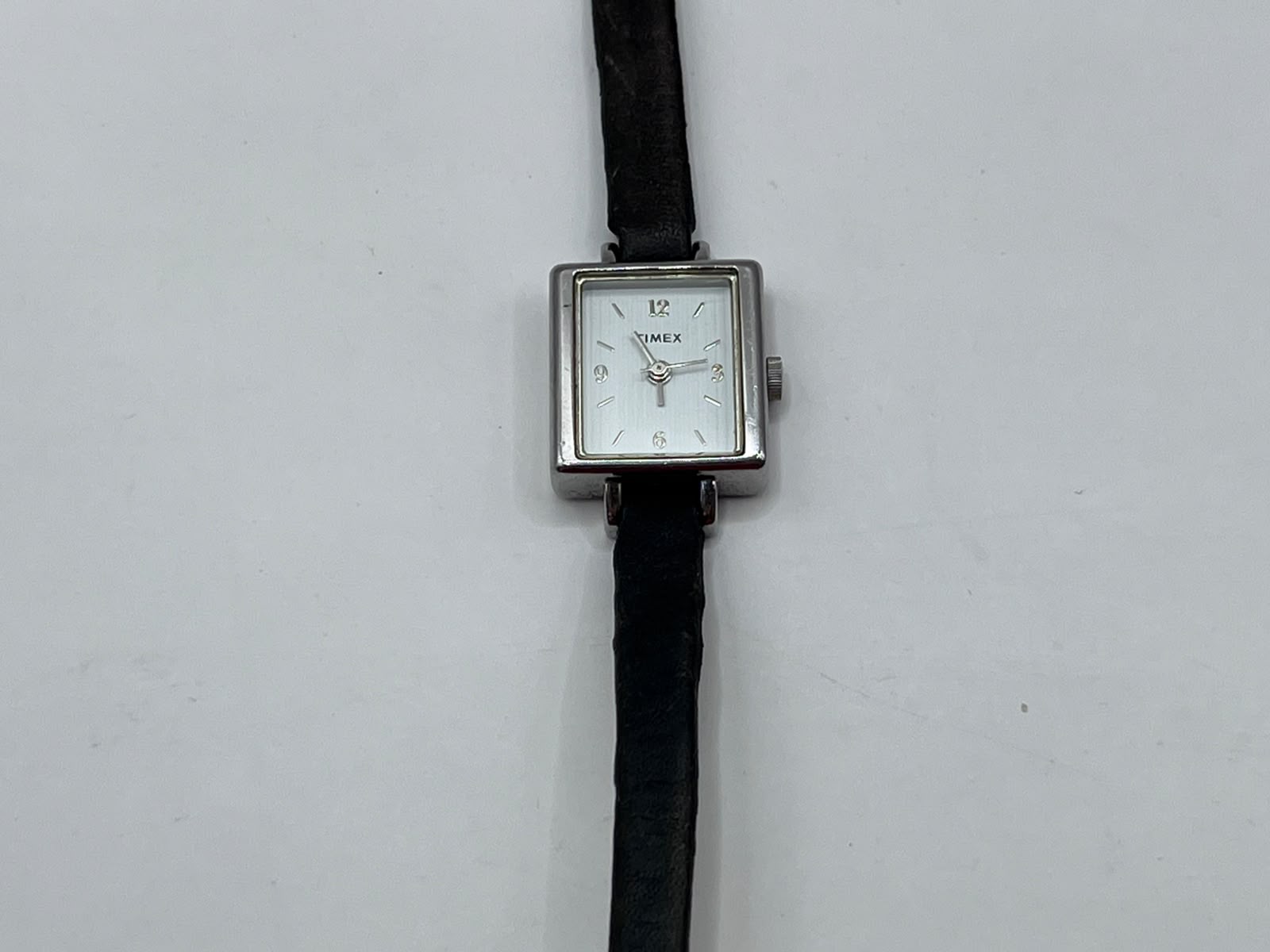 Timex Classic Square Tank Leather Strap T42181 / Addison SeriesĀ - Imagen 4