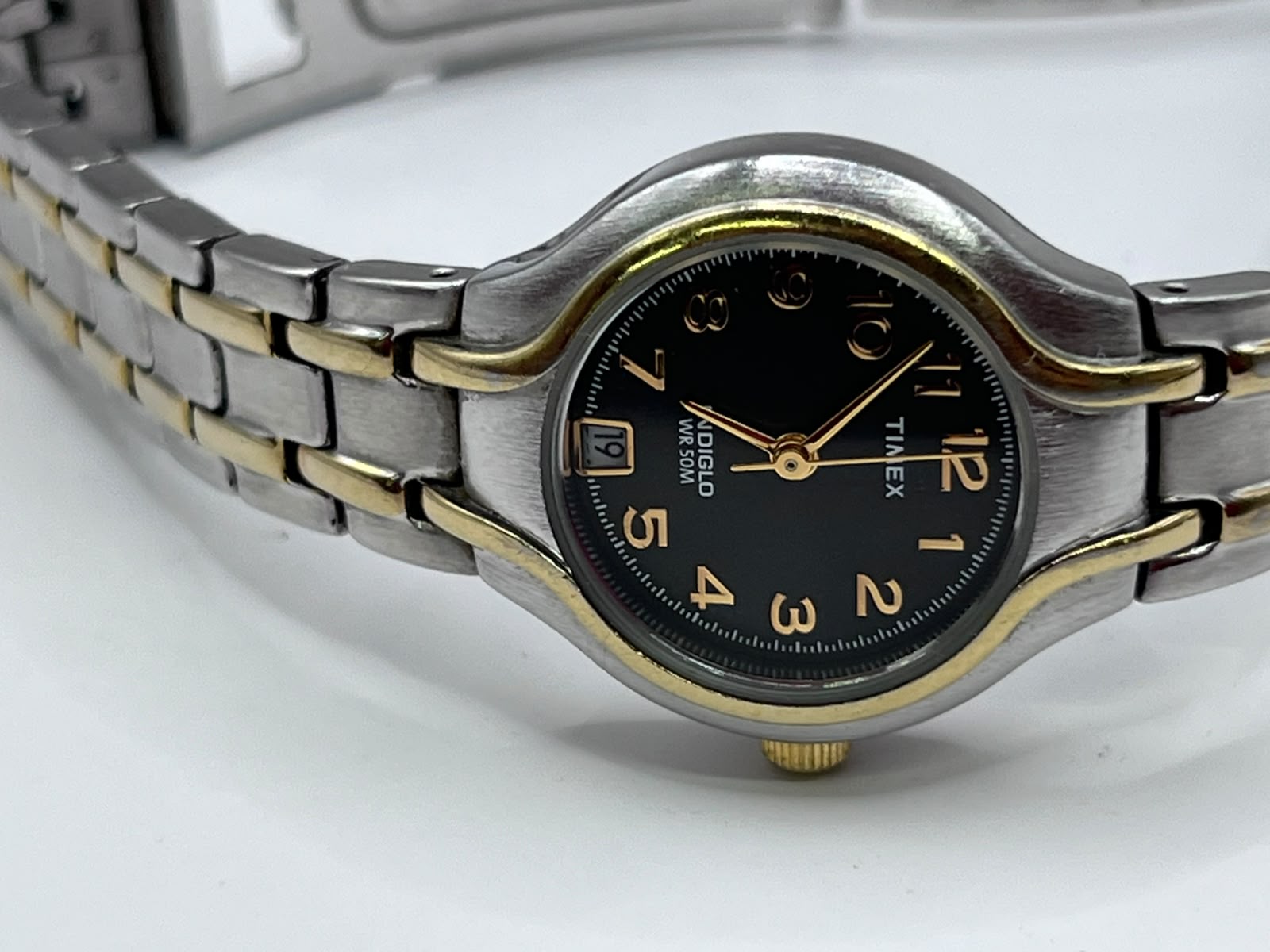 Timex Elevated Classics Two-Tone de Dama (T2J621). - Imagen 3