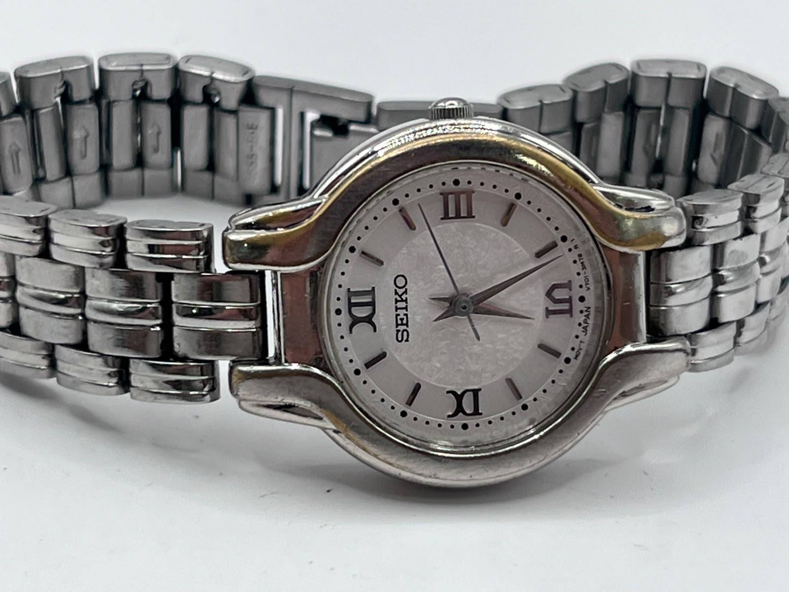 Seiko Quartz Ladies Two-Tone Roman Numeral (1N01-0D70)
