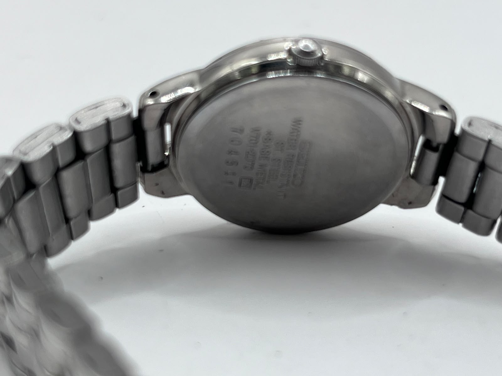 Seiko Quartz Ladies Two-Tone Roman Numeral (1N01-0D70) - Imagen 3