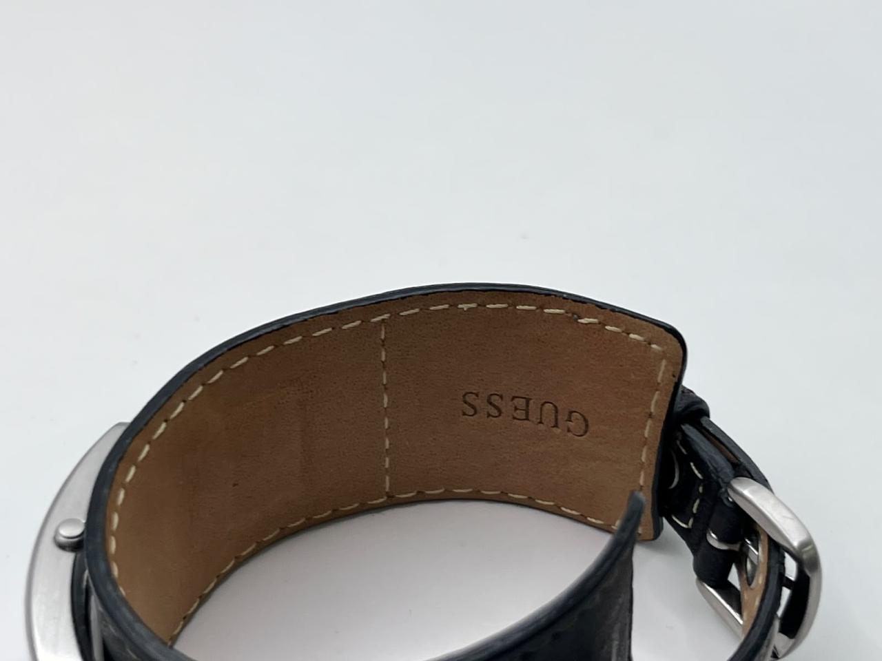 GUESS Vintage Cuff Watch - Imagen 3