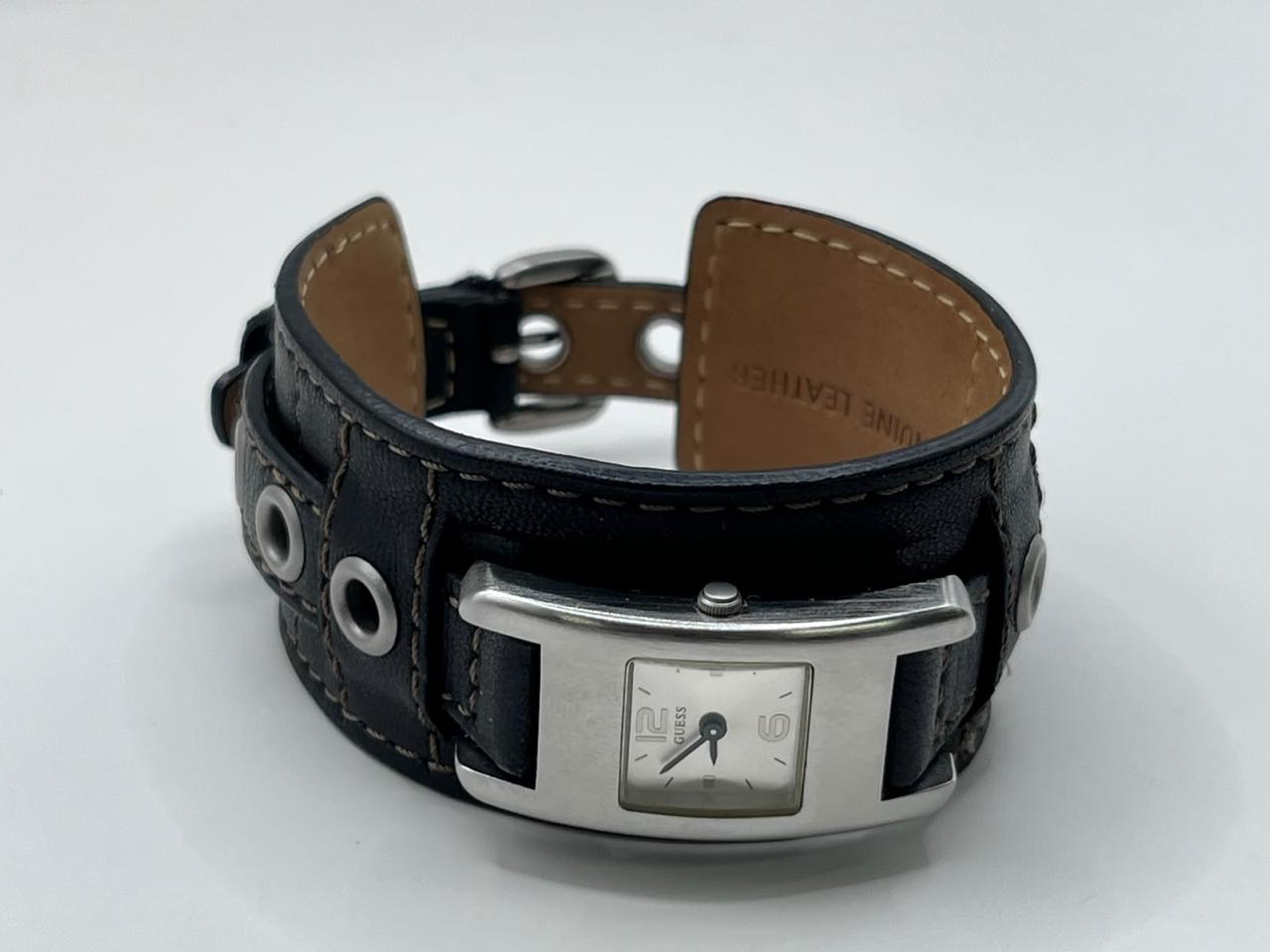 GUESS Vintage Cuff Watch - Imagen 5