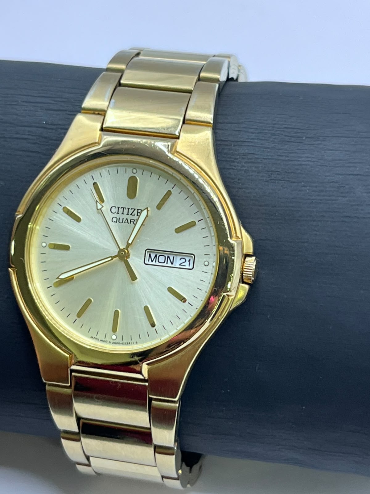 Citizen Quartz clásico con doble calendario