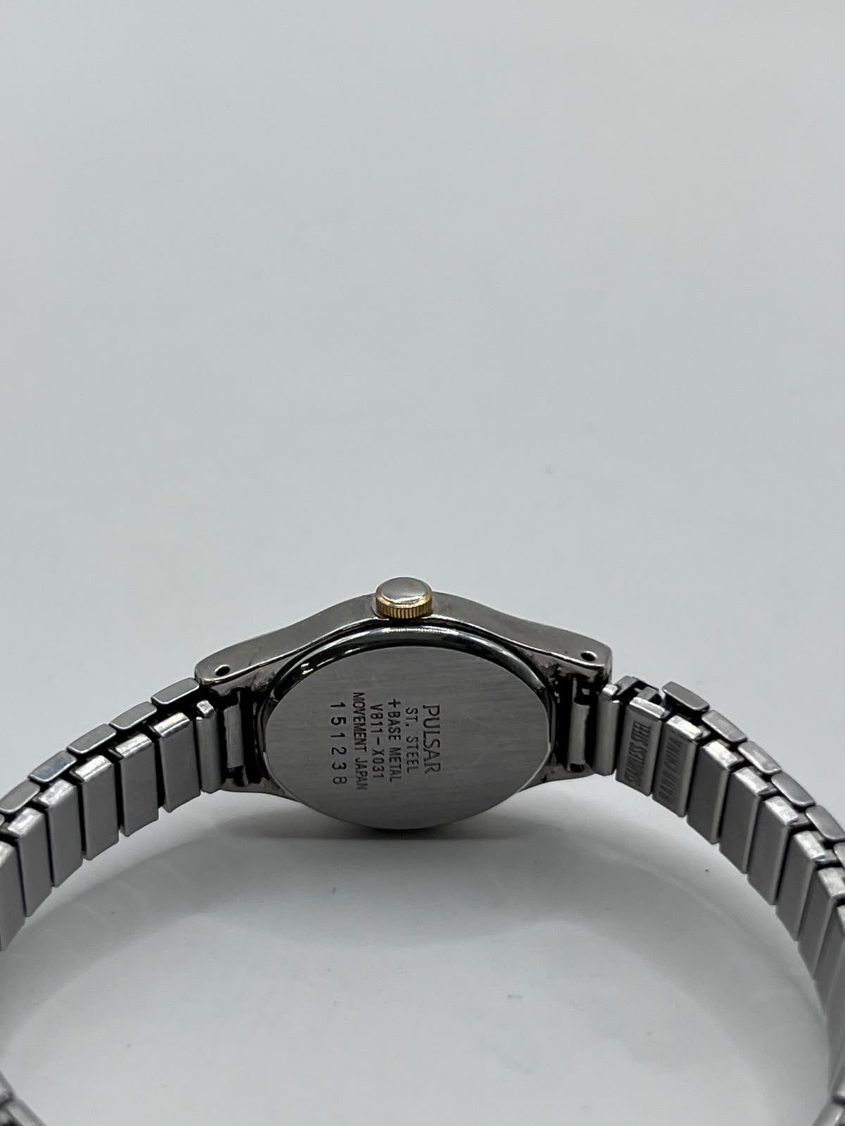 Pulsar Quartz Vintage Oval Two-Tone (Maquinaria calibre V811-X031) - Imagen 6