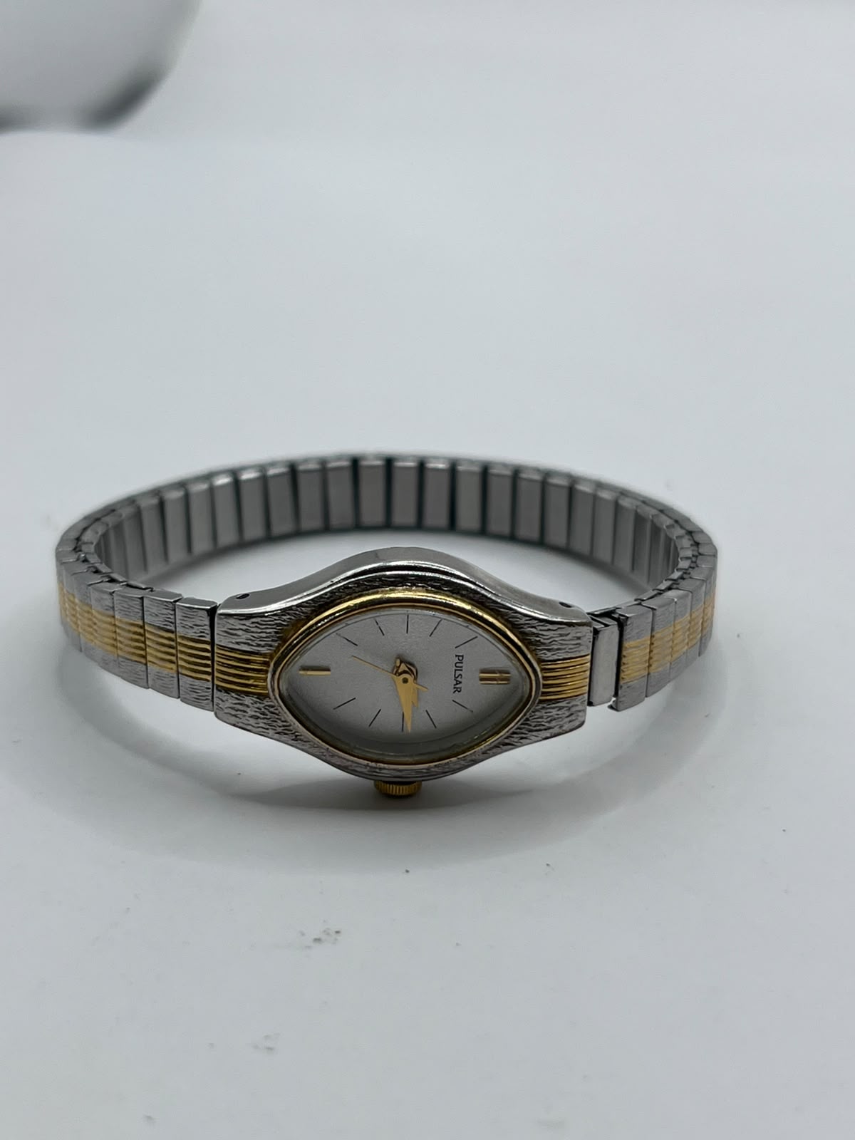 Pulsar Quartz Vintage Oval Two-Tone (Maquinaria calibre V811-X031) - Imagen 4