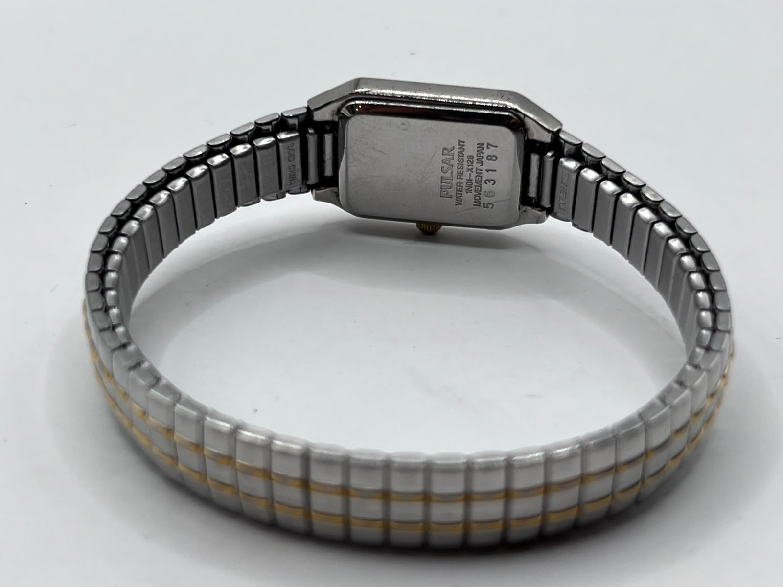 Pulsar Quartz Vintage Rectangular Two-Tone (Maquinaria calibre 1N01-X128) - Imagen 6