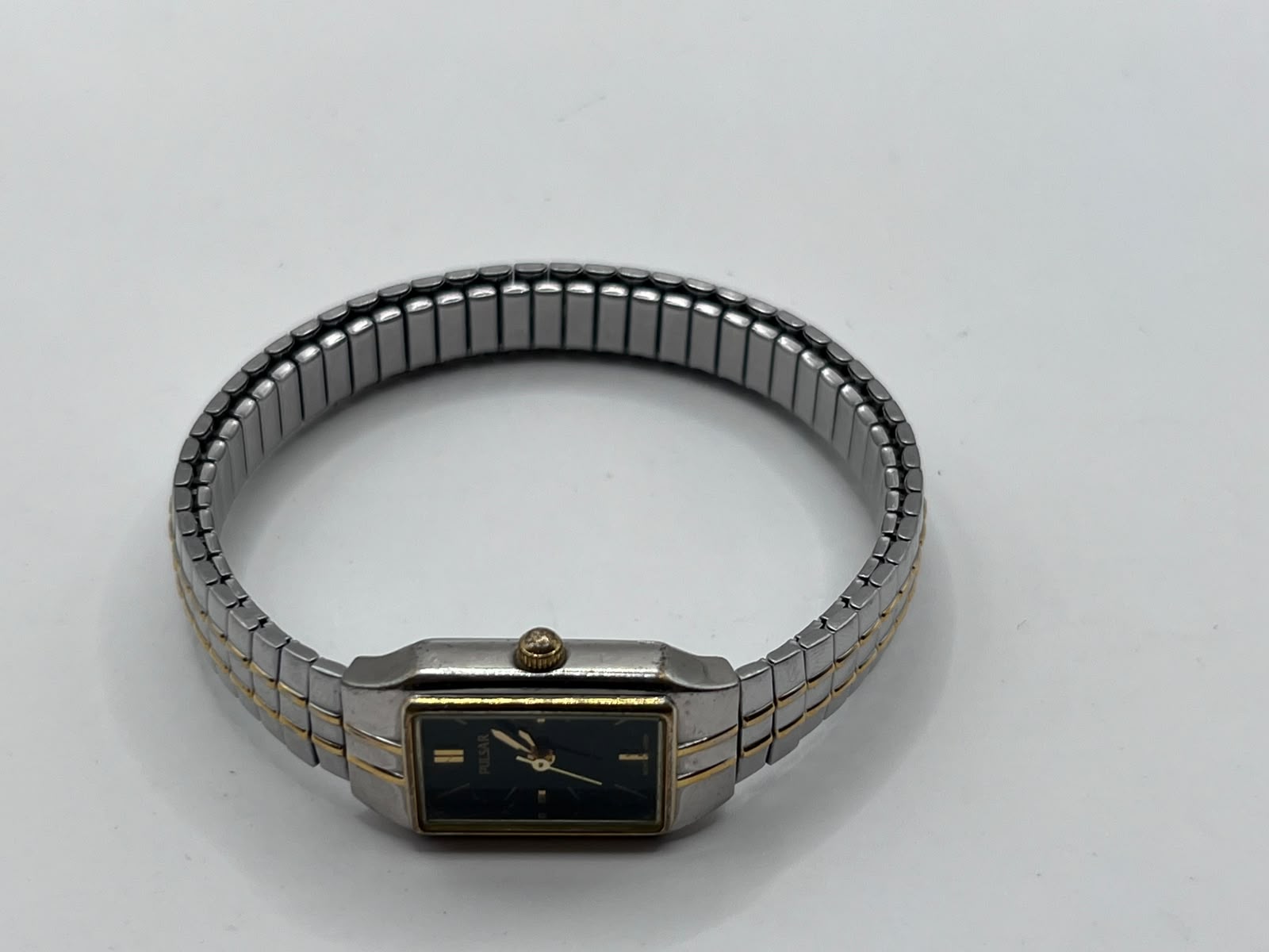 Pulsar Quartz Vintage Rectangular Two-Tone (Maquinaria calibre 1N01-X128) - Imagen 4