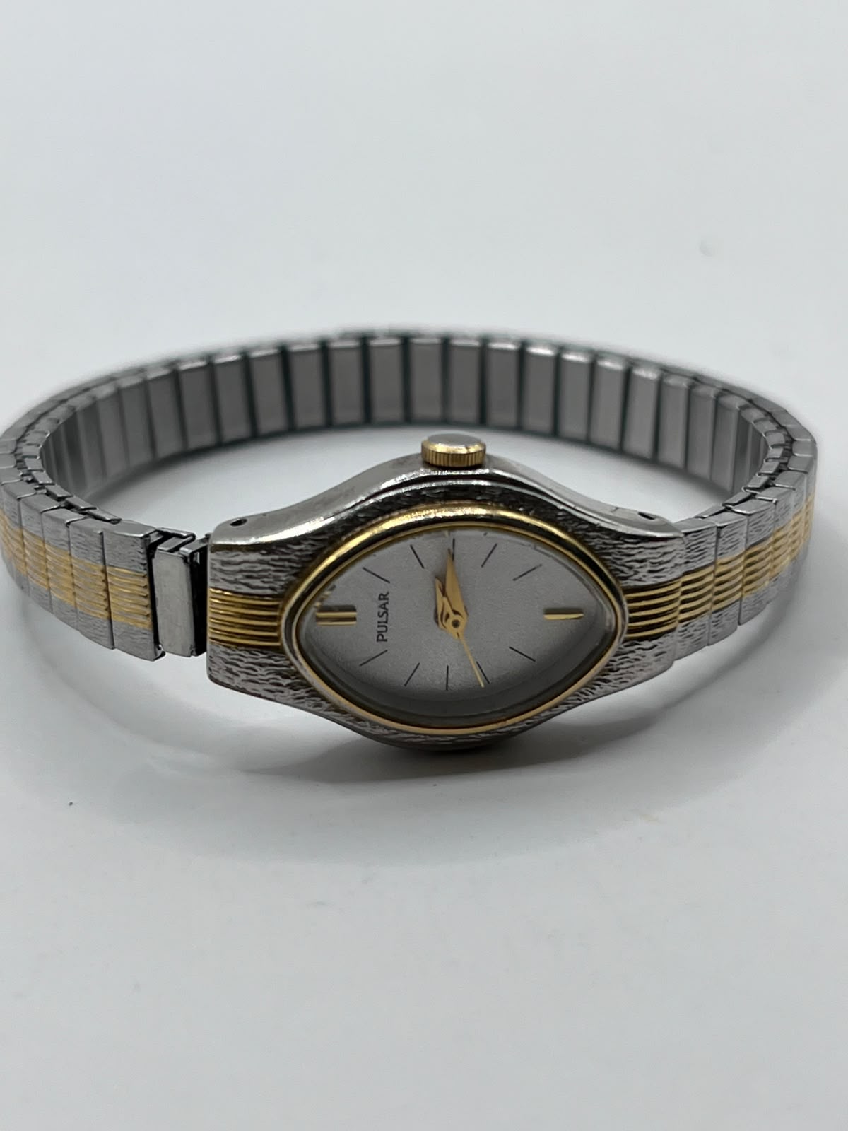 Pulsar Quartz Vintage Oval Two-Tone (Maquinaria calibre V811-X031) - Imagen 5